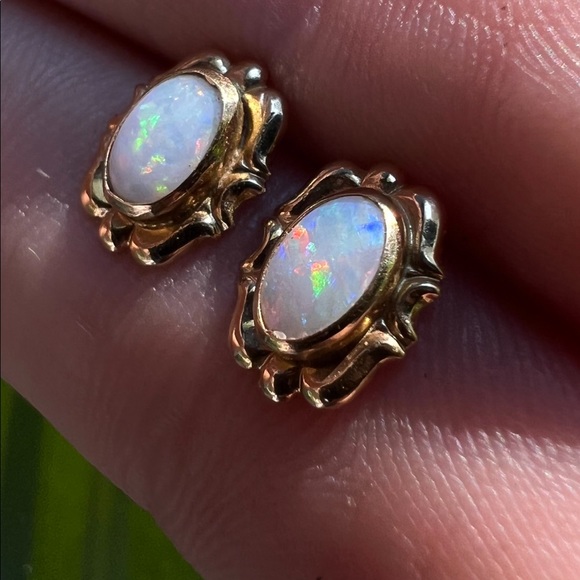Vintage solid 14k yellow gold genuine opal earrings - Picture 14 of 16